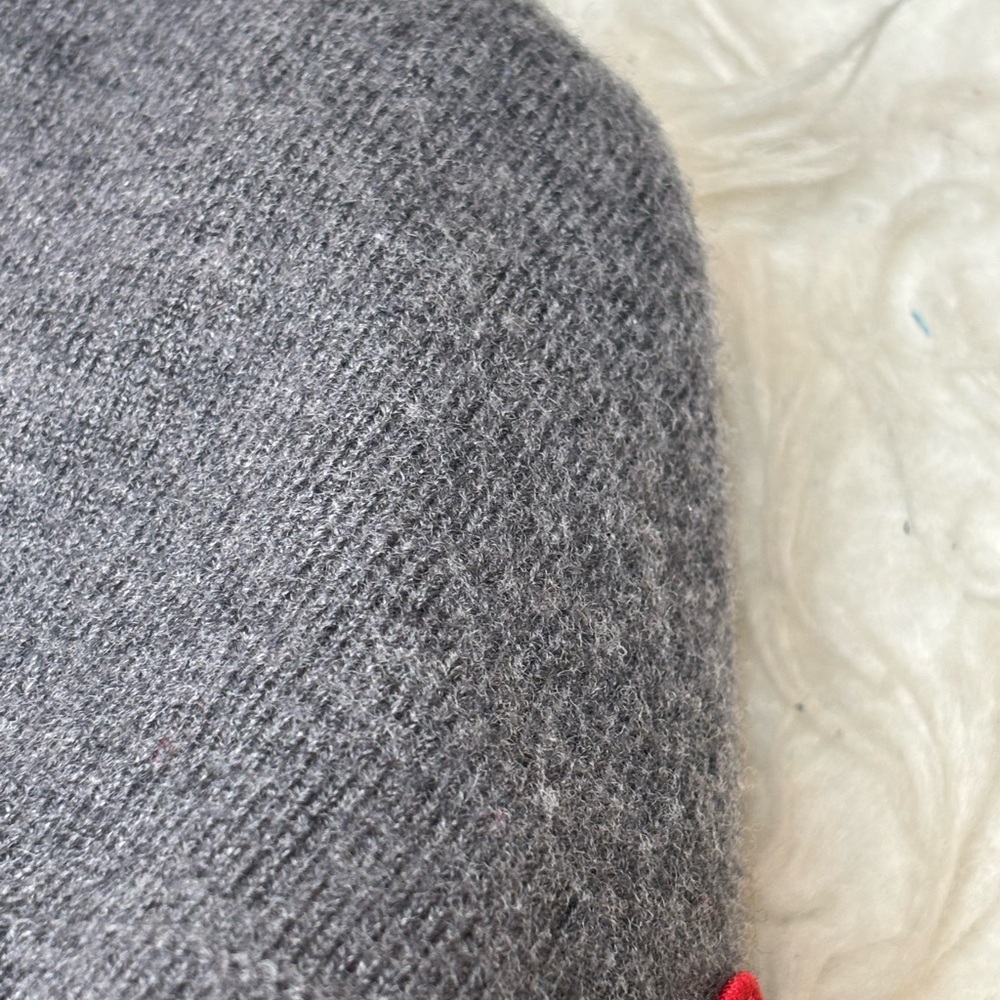 Canada Goose Men's Grey Knit Beanie with Logo Patch - Picture 16 of 16